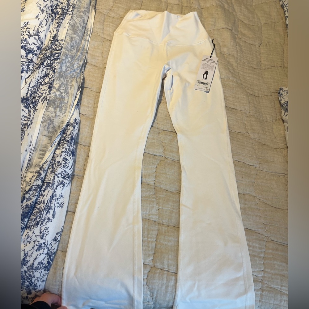 Alo Yoga Airbrush High Waist Bootcut Legging 7/8 Ivory Xsmall